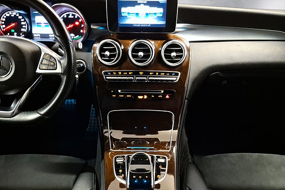 Mercedes-Benz GLC350 e 15 of 30