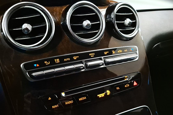 Mercedes-Benz GLC350 e 28 of 30