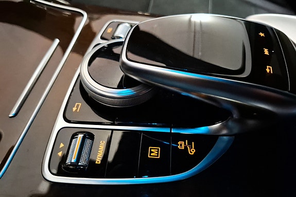 Mercedes-Benz GLC350 e 30 of 30