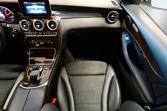 Mercedes-Benz GLC350 e 14 of 30