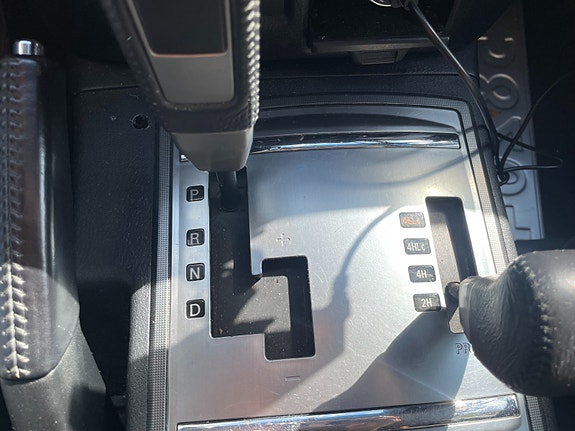 Mitsubishi Pajero 10 of 18