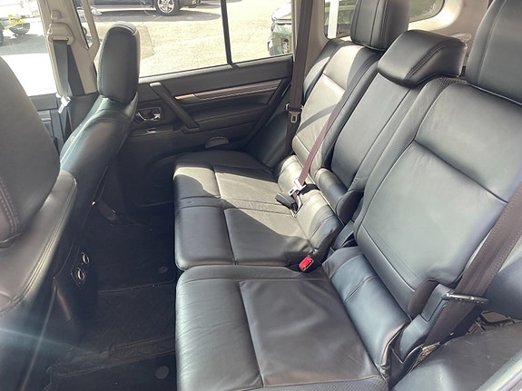 Mitsubishi Pajero 8 of 18