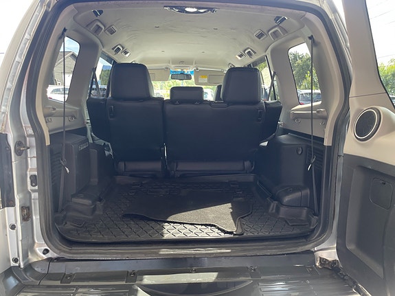 Mitsubishi Pajero 7 of 18
