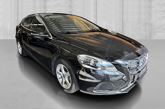 Volvo V40 2 of 15