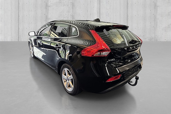 Volvo V40 4 of 15