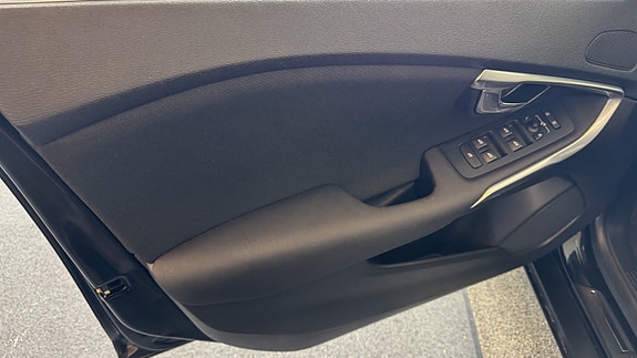 Volvo V40 8 of 15