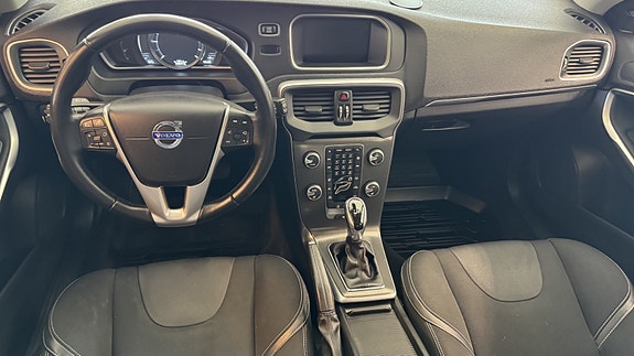 Volvo V40 6 of 15