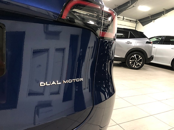 Tesla Model Y 14 of 30