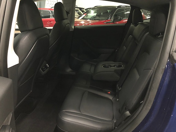 Tesla Model Y 24 of 30
