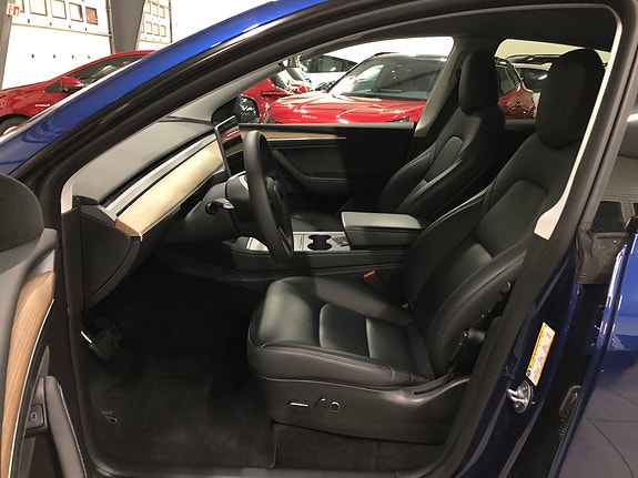 Tesla Model Y 21 of 30