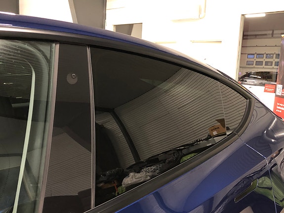 Tesla Model Y 7 of 30