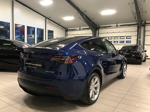 Tesla Model Y 17 of 30