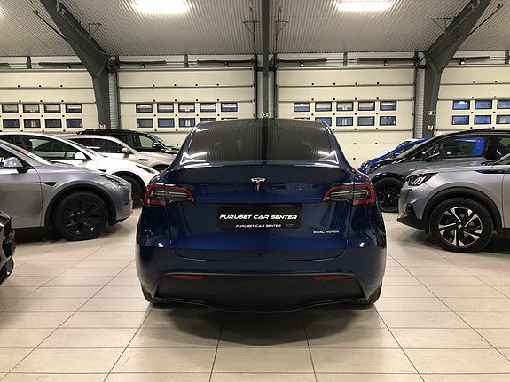 Tesla Model Y 10 of 30