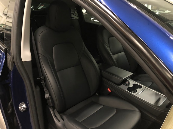 Tesla Model Y 29 of 30