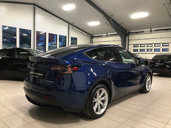 Tesla Model Y 15 of 30