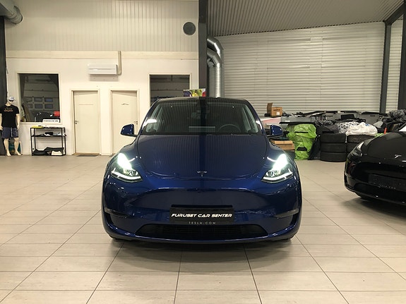 Tesla Model Y 3 of 30