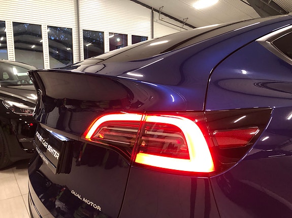 Tesla Model Y 12 of 30