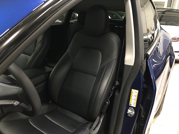 Tesla Model Y 20 of 30