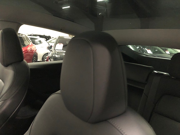 Tesla Model Y 23 of 30