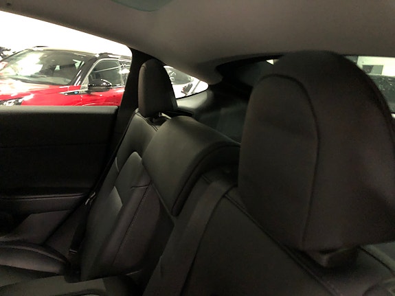 Tesla Model Y 25 of 30