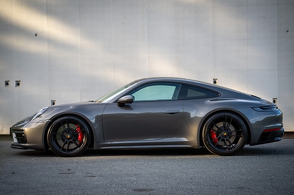 Porsche 911 4 of 5