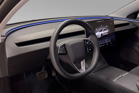 Tesla Model 3 13 of 30
