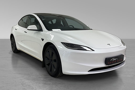 Tesla Model 3 4 of 30
