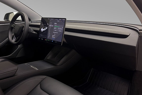 Tesla Model 3 16 of 30