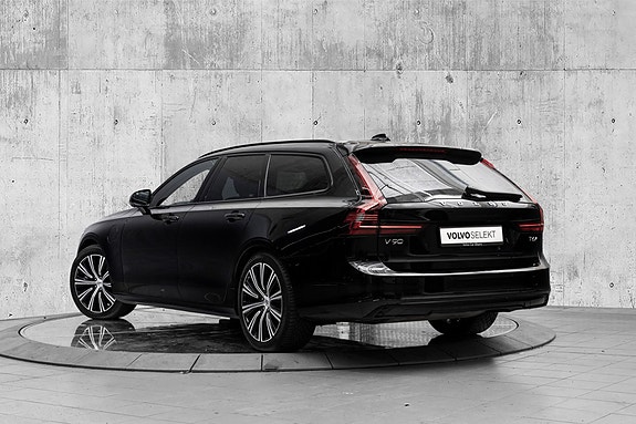 Volvo V90 2 of 26