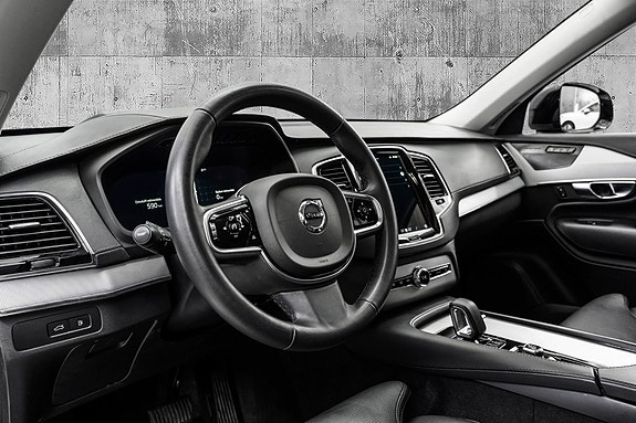 Volvo XC90 11 of 30