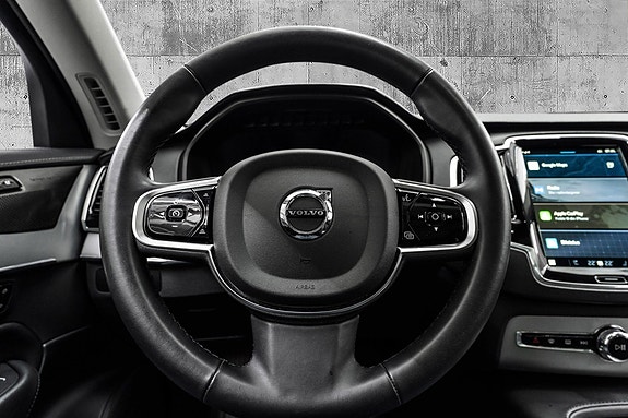 Volvo XC90 16 of 30