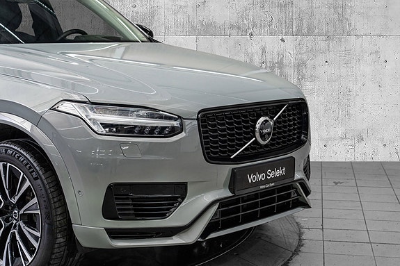 Volvo XC90 2 of 30