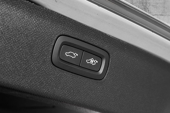 Volvo XC90 30 of 30