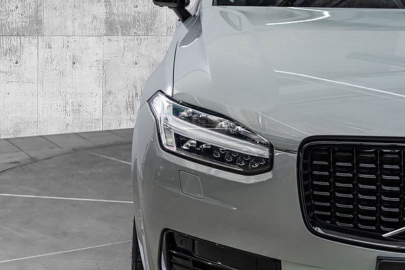 Volvo XC90 4 of 30