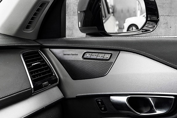 Volvo XC90 23 of 30