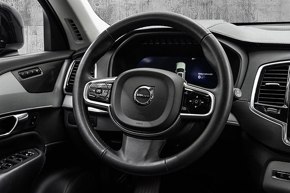 Volvo XC90 15 of 30