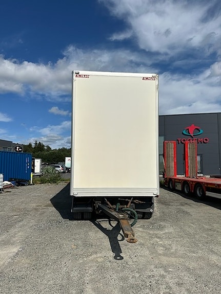 Limetec henger bygget for trelast! Her har du en gigantisk volumhenger med innvendig høyde på 330 cm innvendig lengde 940 cm . Hengeren er EU godkjent og i orden. Selges for kunde. 3 of 8