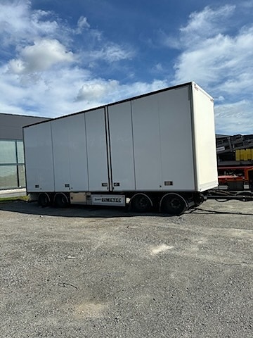 Limetec henger bygget for trelast! Her har du en gigantisk volumhenger med innvendig høyde på 330 cm innvendig lengde 940 cm . Hengeren er EU godkjent og i orden. Selges for kunde. 2 of 8