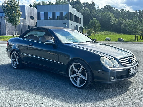 Mercedes-Benz CLK200 4 of 8