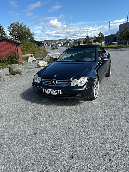 Mercedes-Benz CLK200 3 of 8