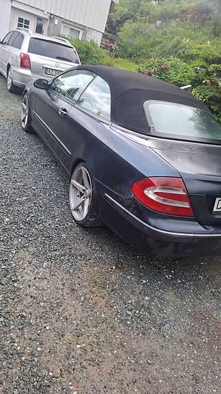 Mercedes-Benz CLK200 2 of 8