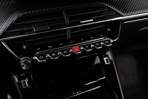 Peugeot e-2008 16 of 23