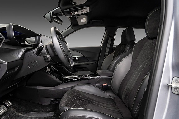 Peugeot e-2008 10 of 23