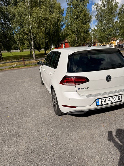 Volkswagen e-Golf VII 7 of 16
