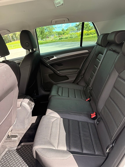 Volkswagen e-Golf VII 9 of 16