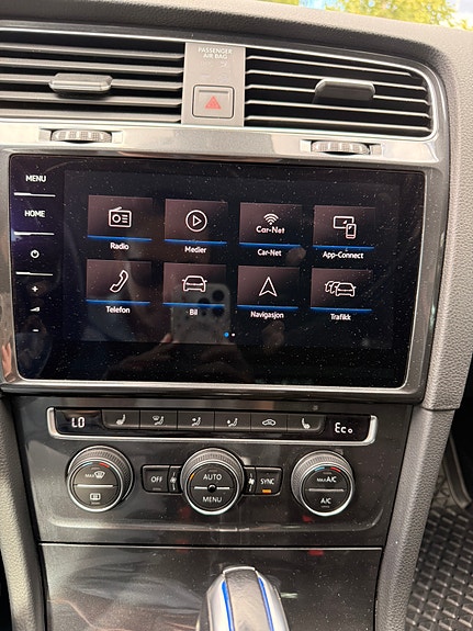 Volkswagen e-Golf VII 13 of 16