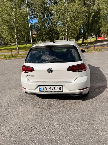 Volkswagen e-Golf VII 6 of 16
