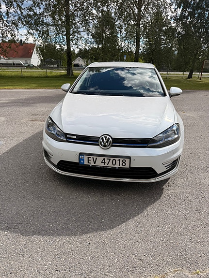 Volkswagen e-Golf VII 3 of 16