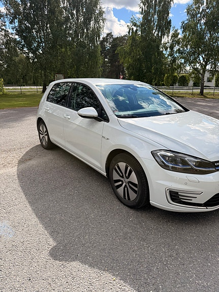 Volkswagen e-Golf VII 4 of 16