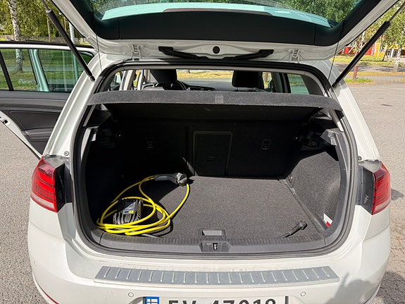 Volkswagen e-Golf VII 8 of 16